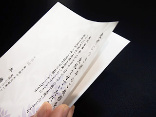 淡い絵柄との相性が良く、高級感を引き立たせます